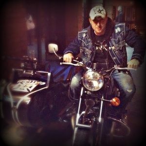 Meet your Posher, Gregory